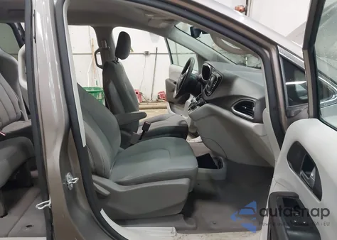 2017 Chrysler Pacifica Touring z USA, uszkodzony, nr VIN 2C4RC1DG6HR655227